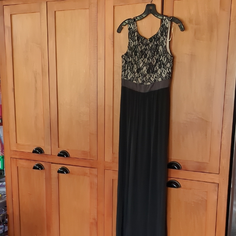 Jessica Howard Black Lace Sleeveless Everything Gown 6